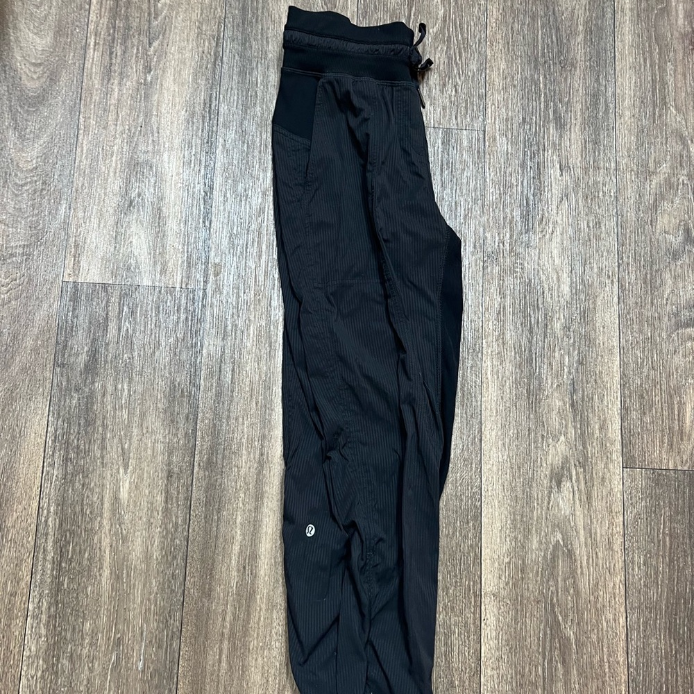 Lululemon Dance Studio Cropped